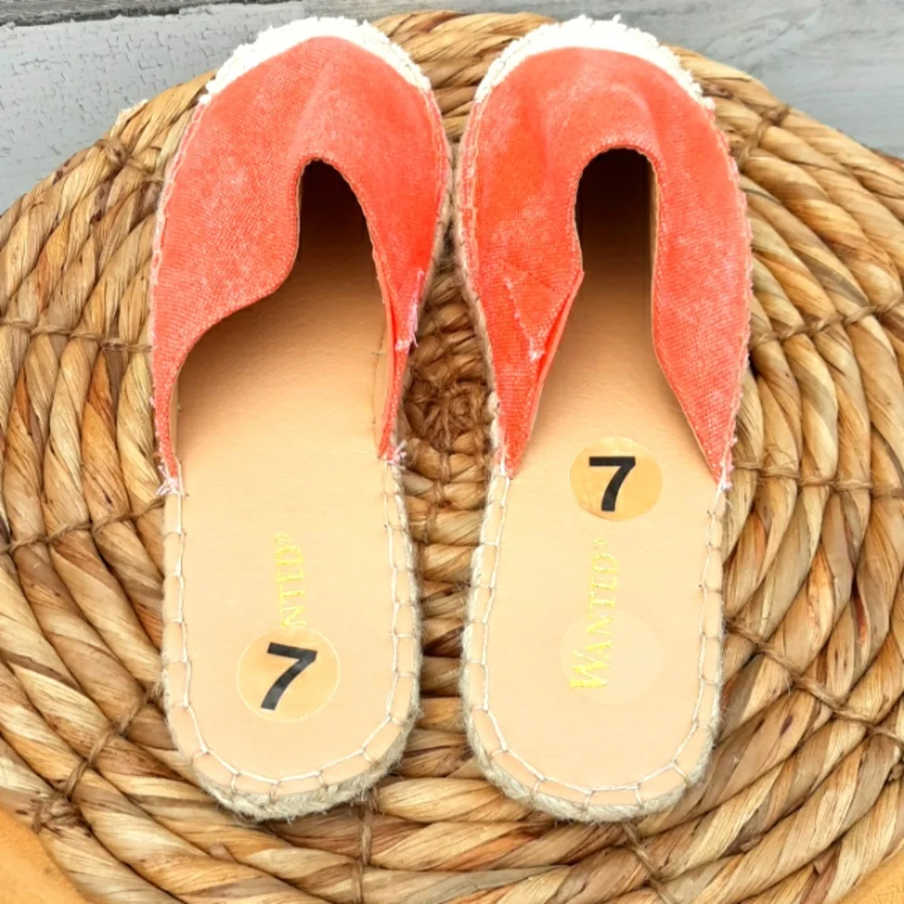 NWOT WANTED CANVAS ESPADRILLES - Picture 4 of 9